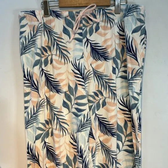 Bed head, two-piece button-down pyjama set pastel palm leaf pattern size XL