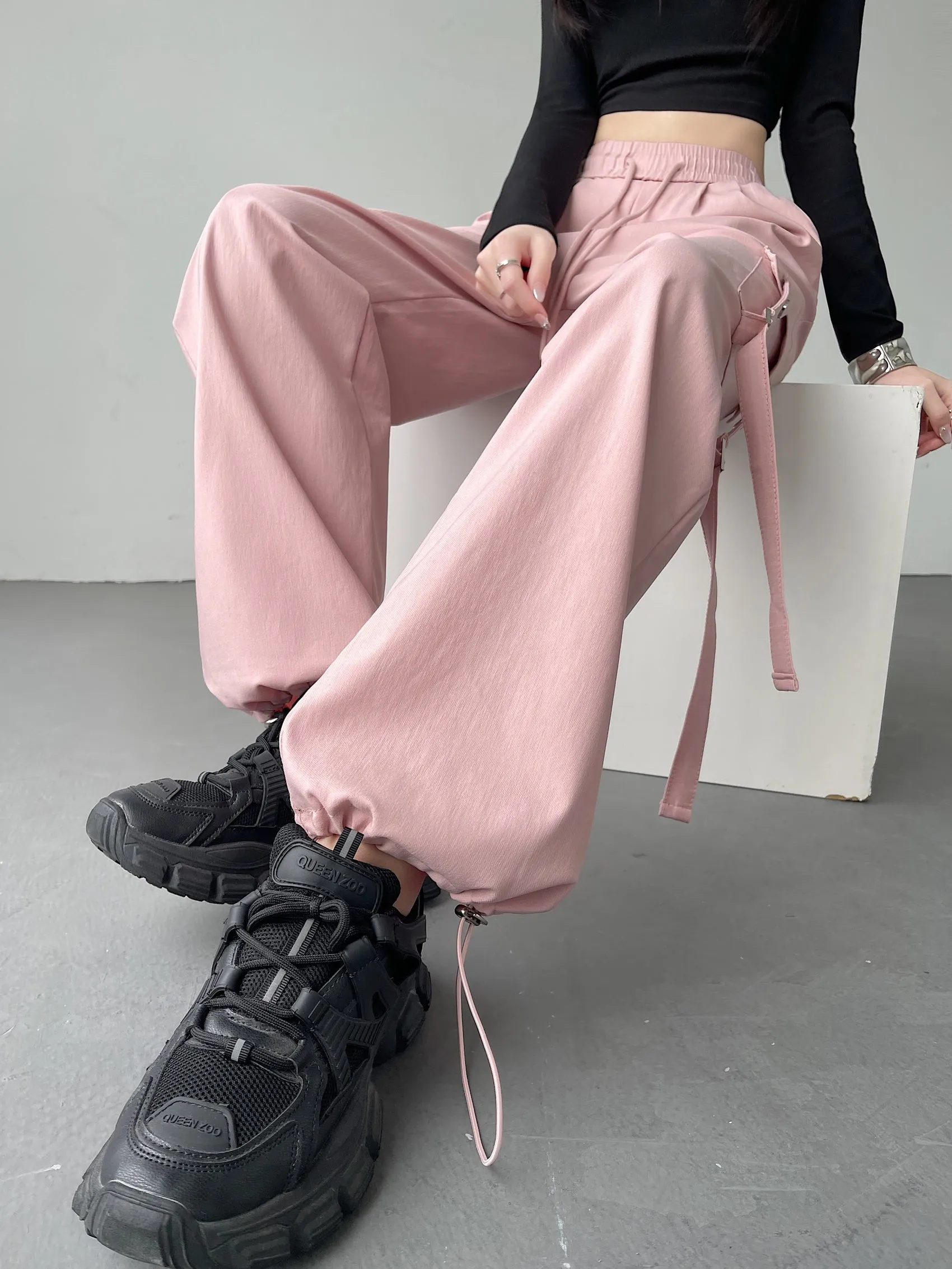 Comfortable and Breathable Wide-Leg Cargo Pant for Everyday Wear
