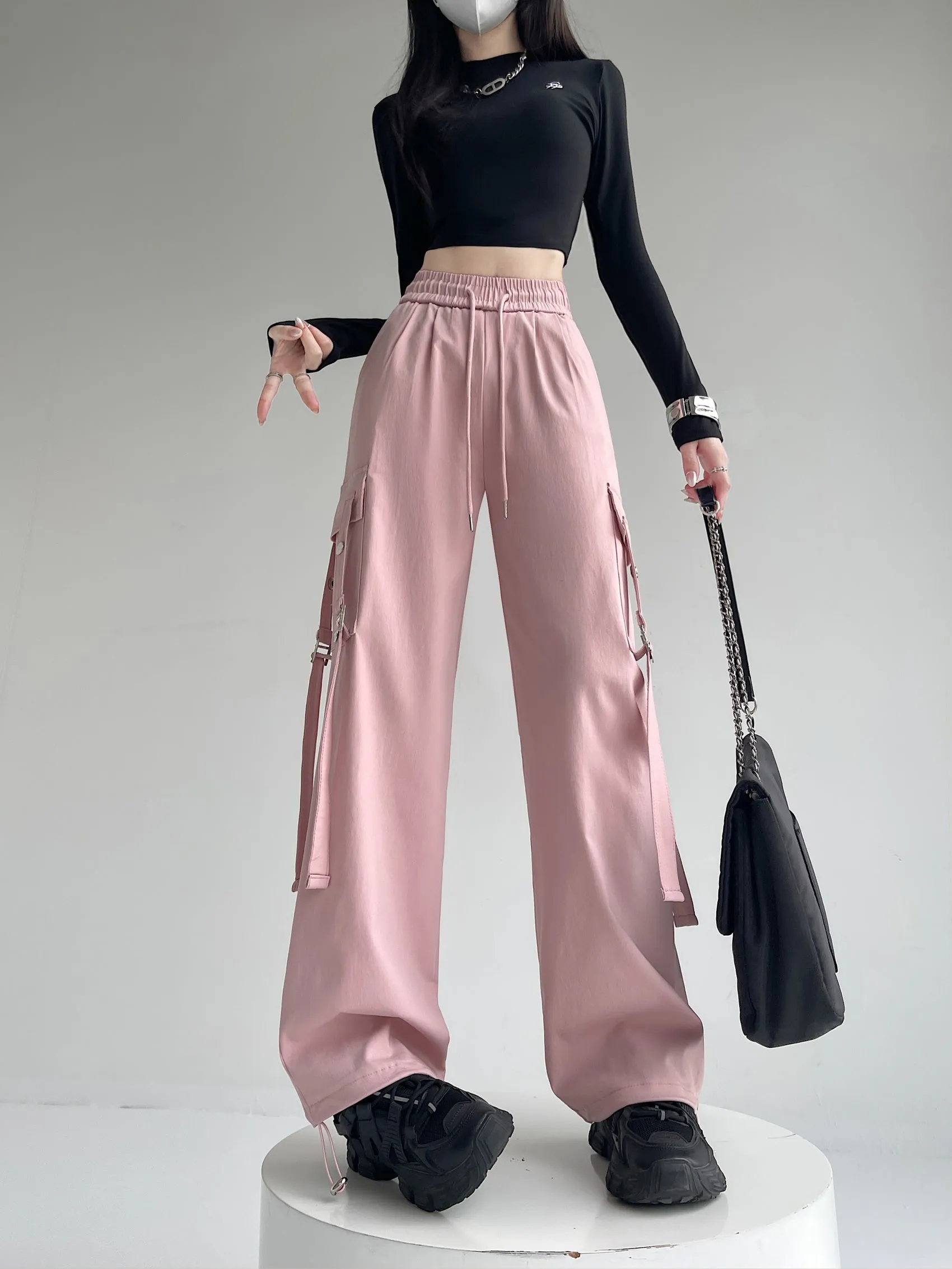 Comfortable and Breathable Wide-Leg Cargo Pant for Everyday Wear