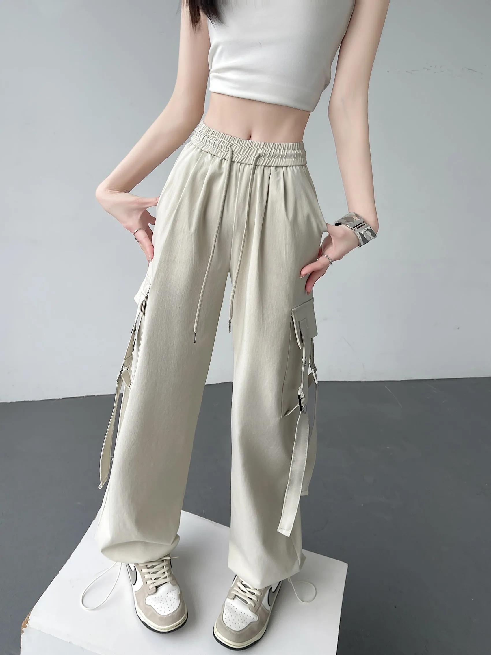 Comfortable and Breathable Wide-Leg Cargo Pant for Everyday Wear