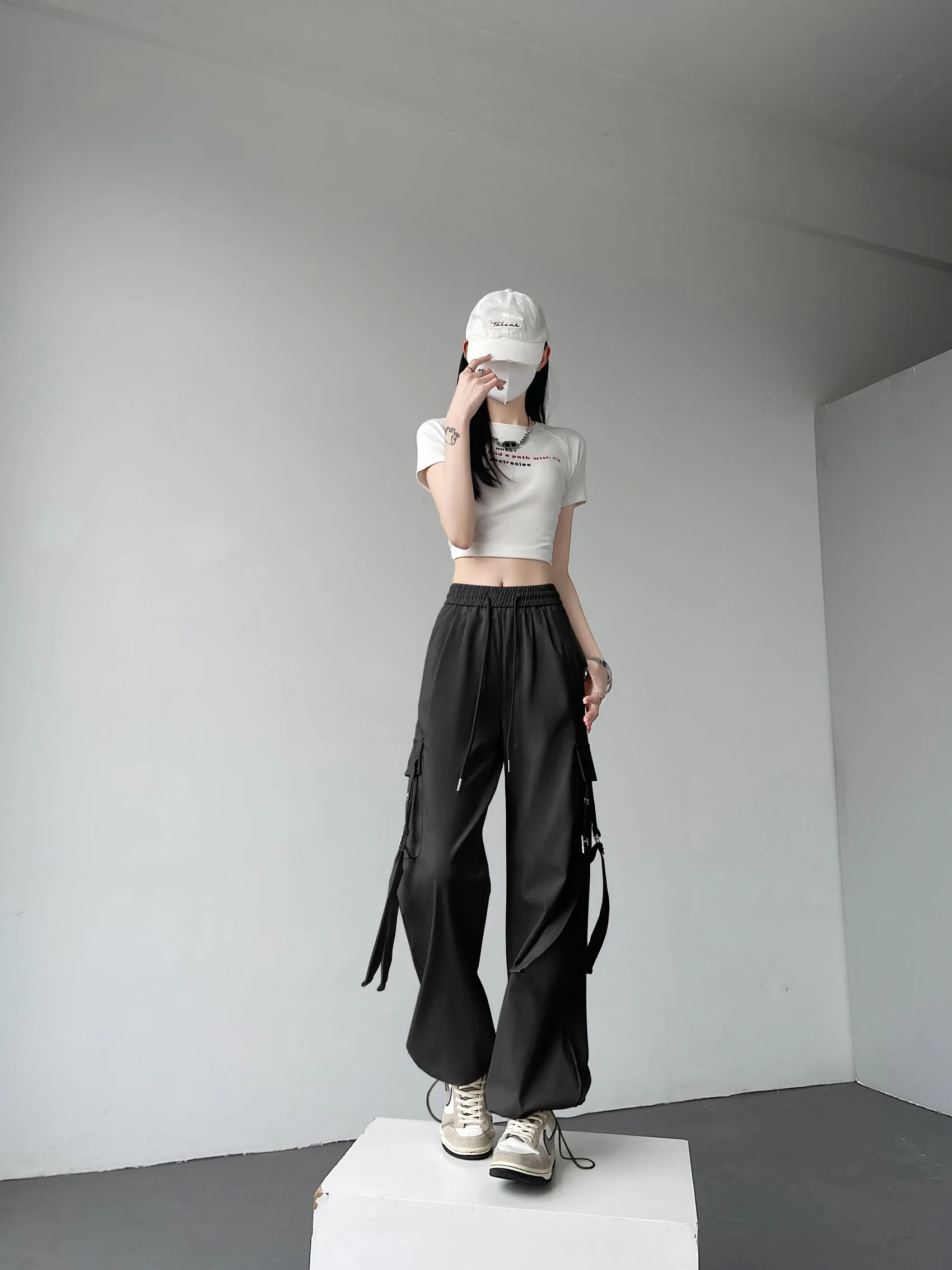 Comfortable and Breathable Wide-Leg Cargo Pant for Everyday Wear