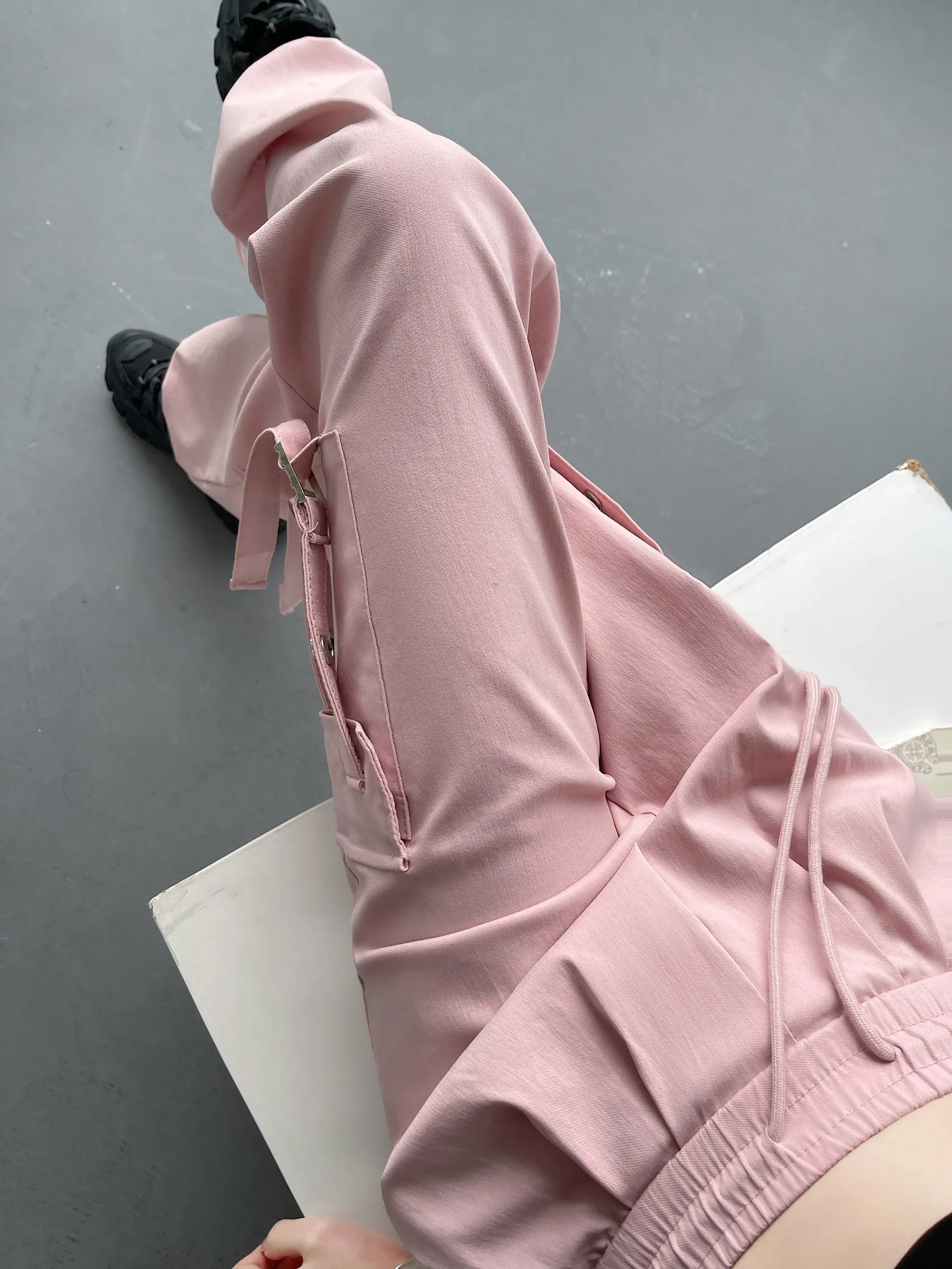 Comfortable and Breathable Wide-Leg Cargo Pant for Everyday Wear