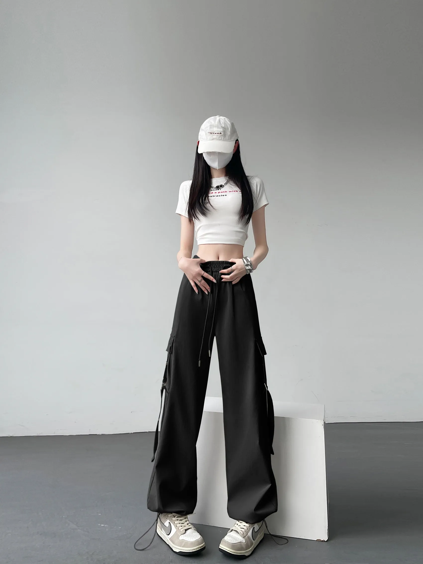 Comfortable and Breathable Wide-Leg Cargo Pant for Everyday Wear