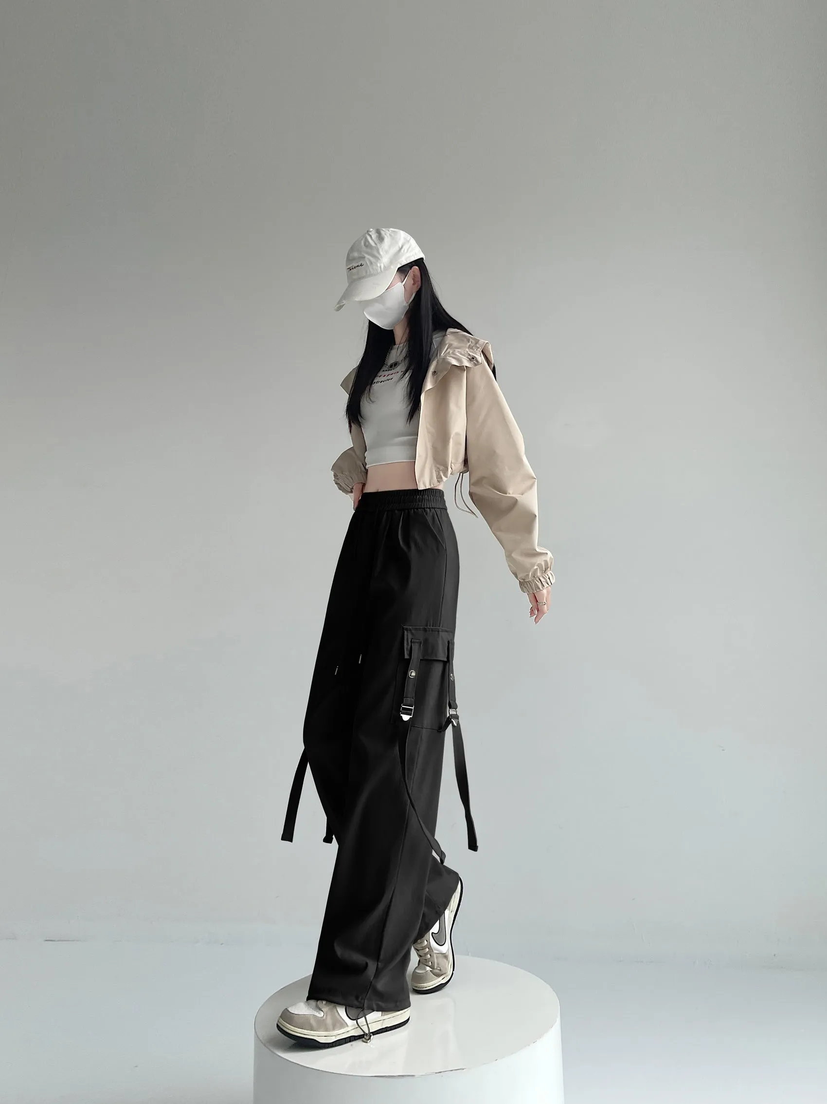 Comfortable and Breathable Wide-Leg Cargo Pant for Everyday Wear
