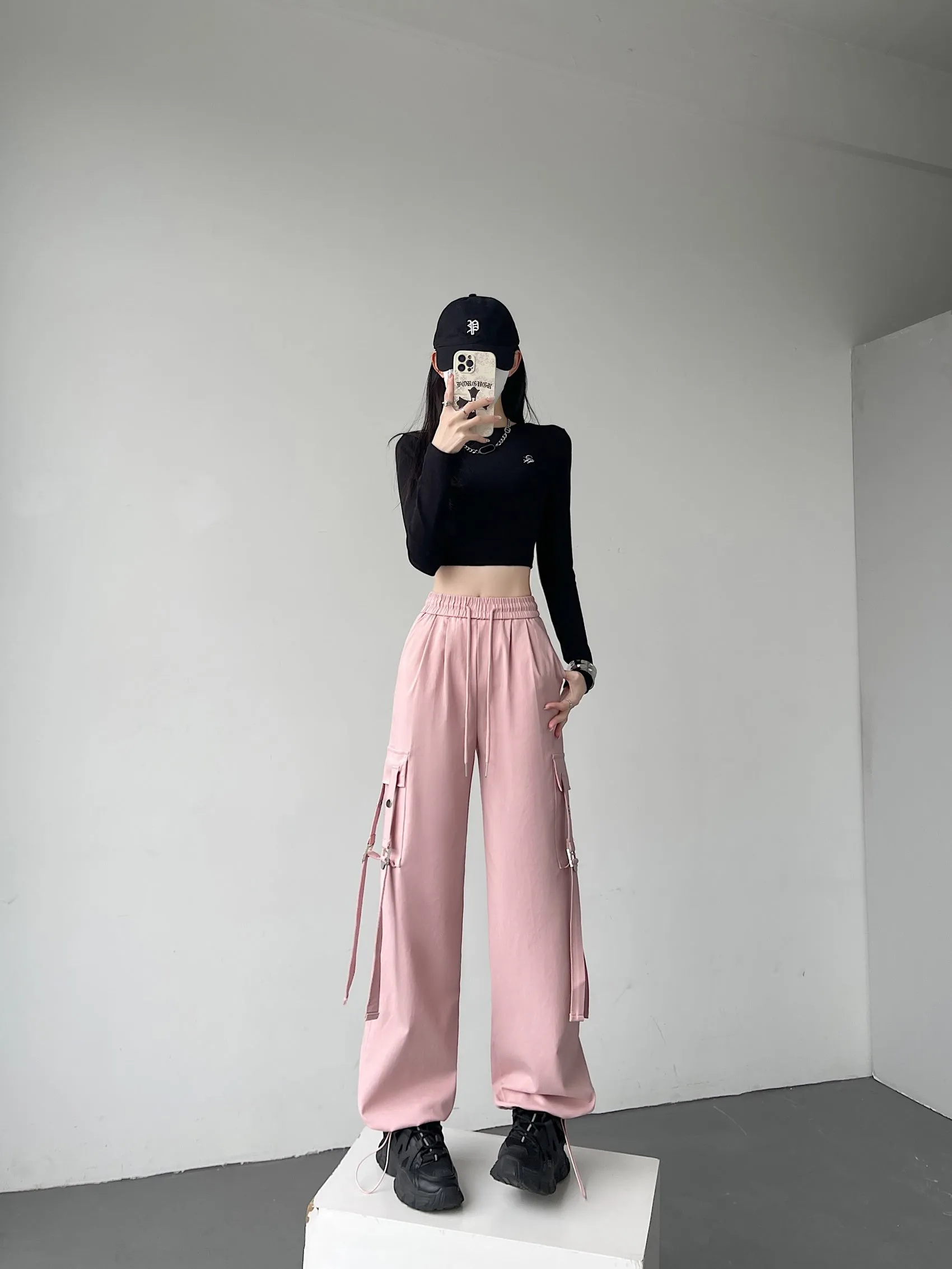 Comfortable and Breathable Wide-Leg Cargo Pant for Everyday Wear