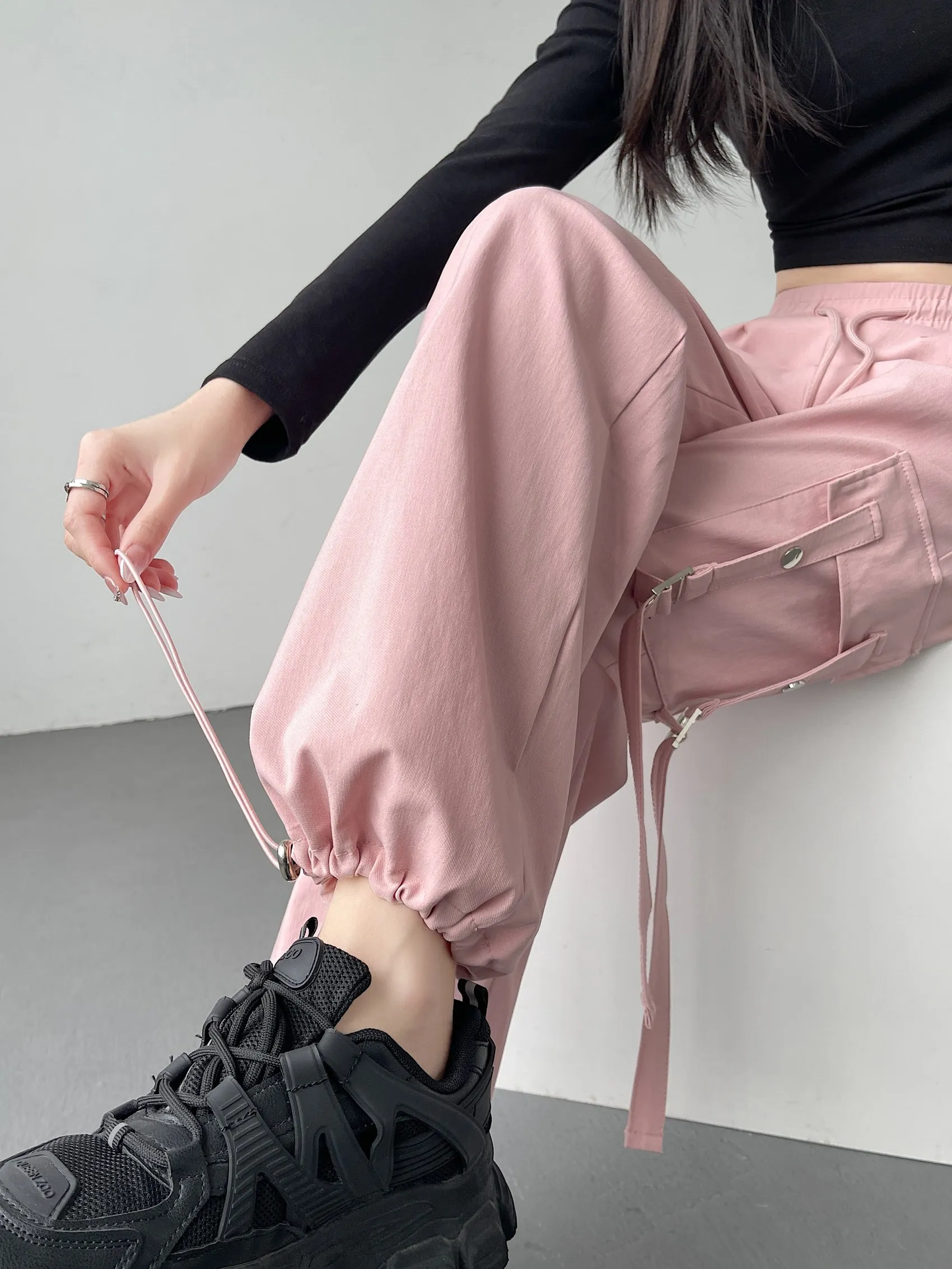 Comfortable and Breathable Wide-Leg Cargo Pant for Everyday Wear