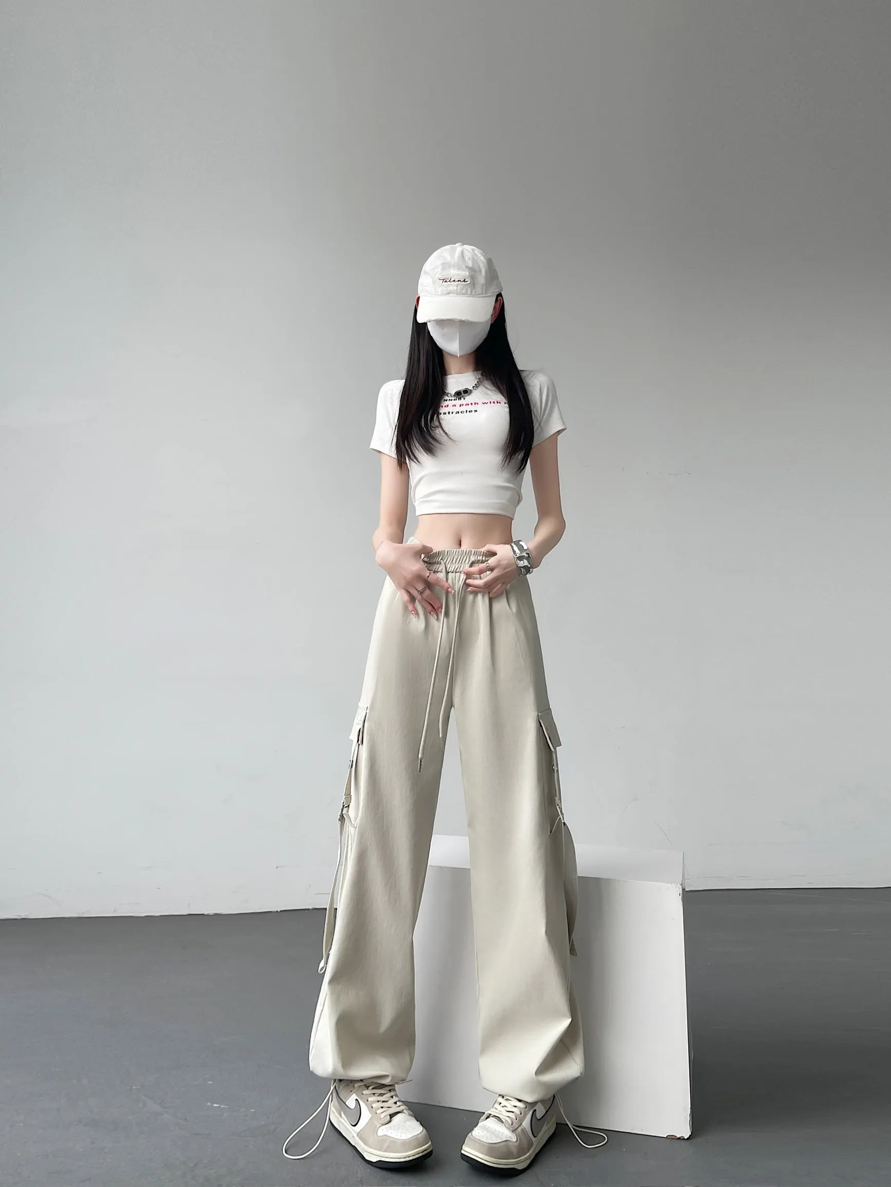 Comfortable and Breathable Wide-Leg Cargo Pant for Everyday Wear