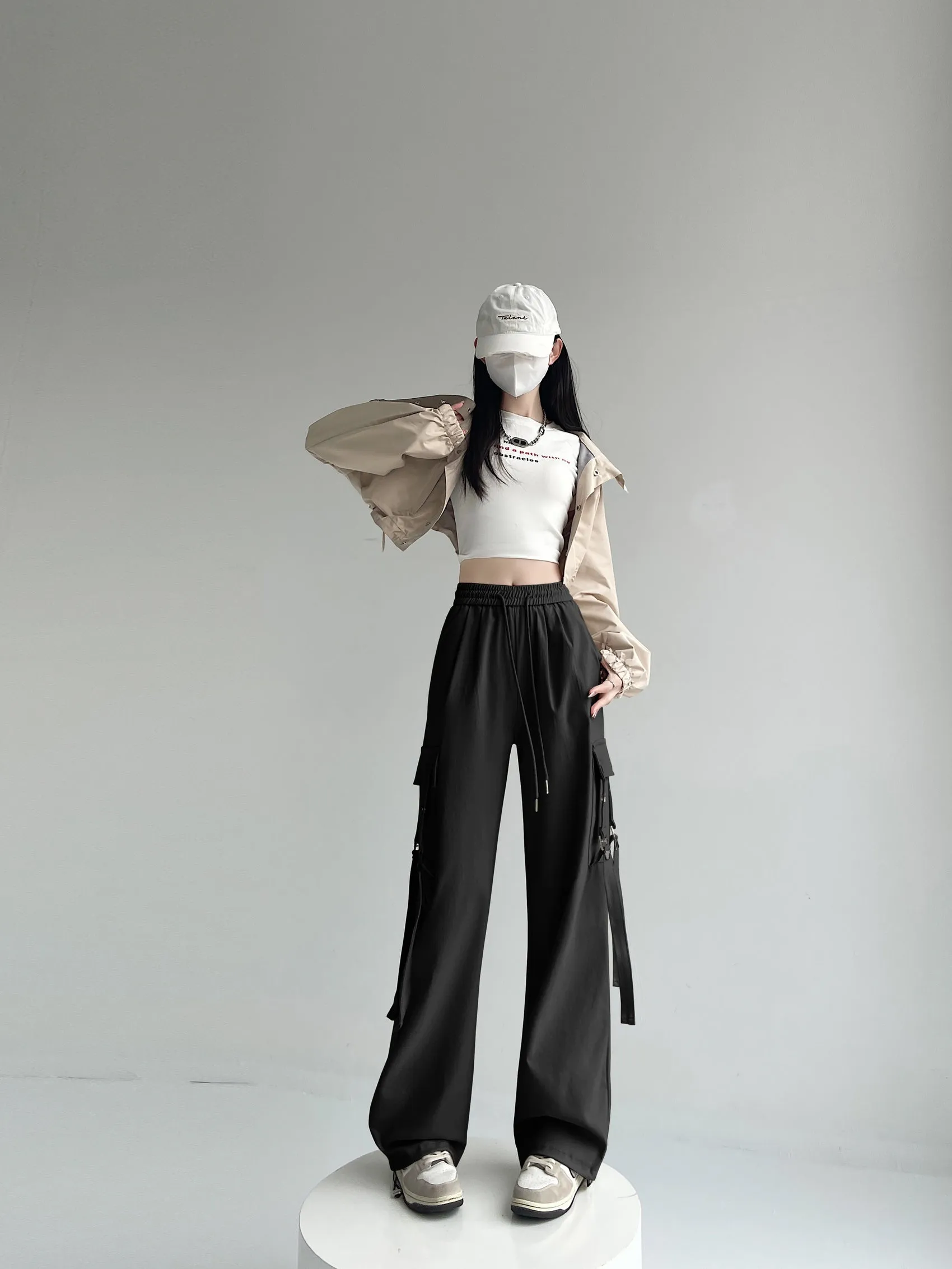 Comfortable and Breathable Wide-Leg Cargo Pant for Everyday Wear