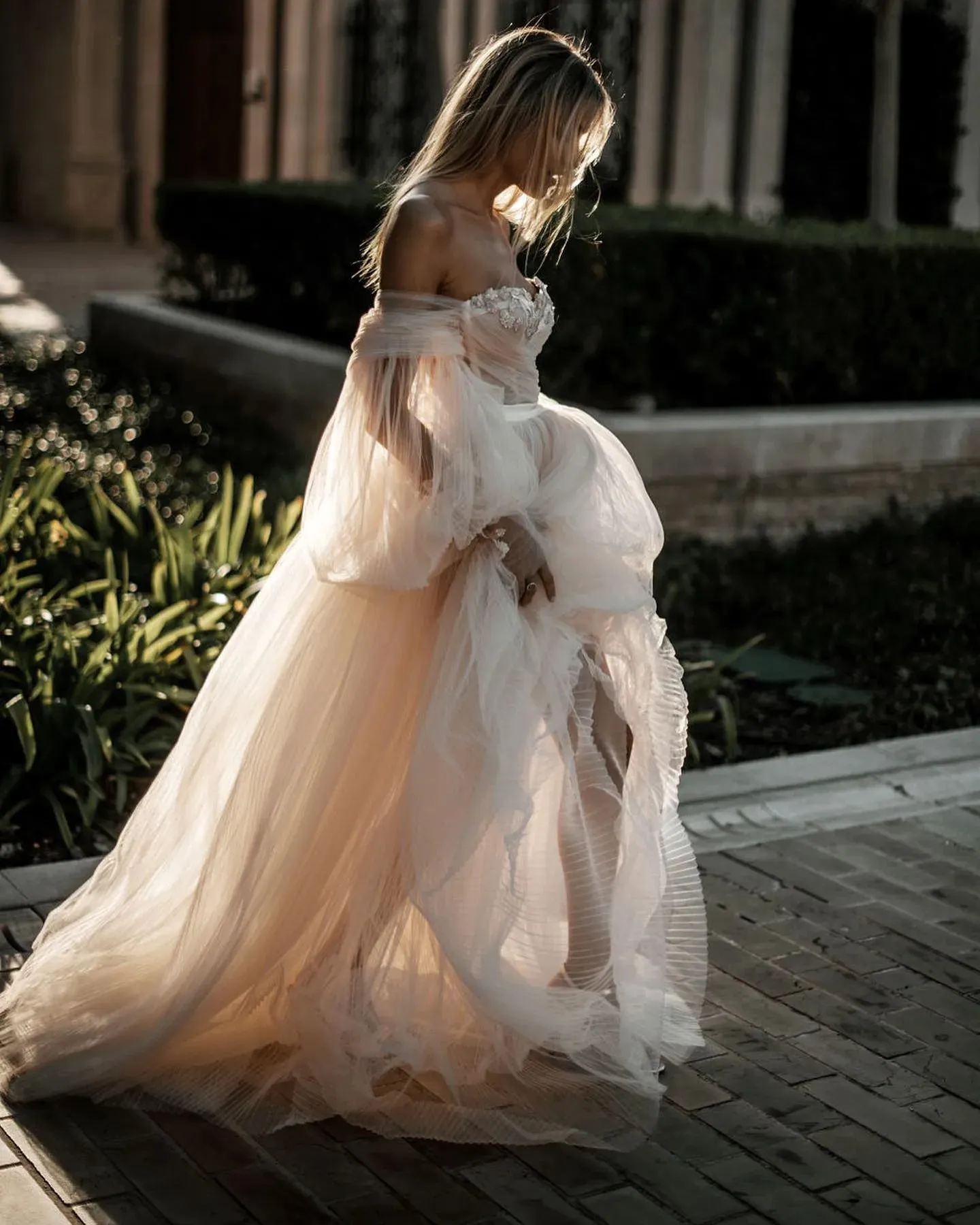 Exquisite Sweetheart Neckline Wedding Dresses Off The Shoulder Lace Appliques Sweep Train Bridal Gowns Vestido De Noiva