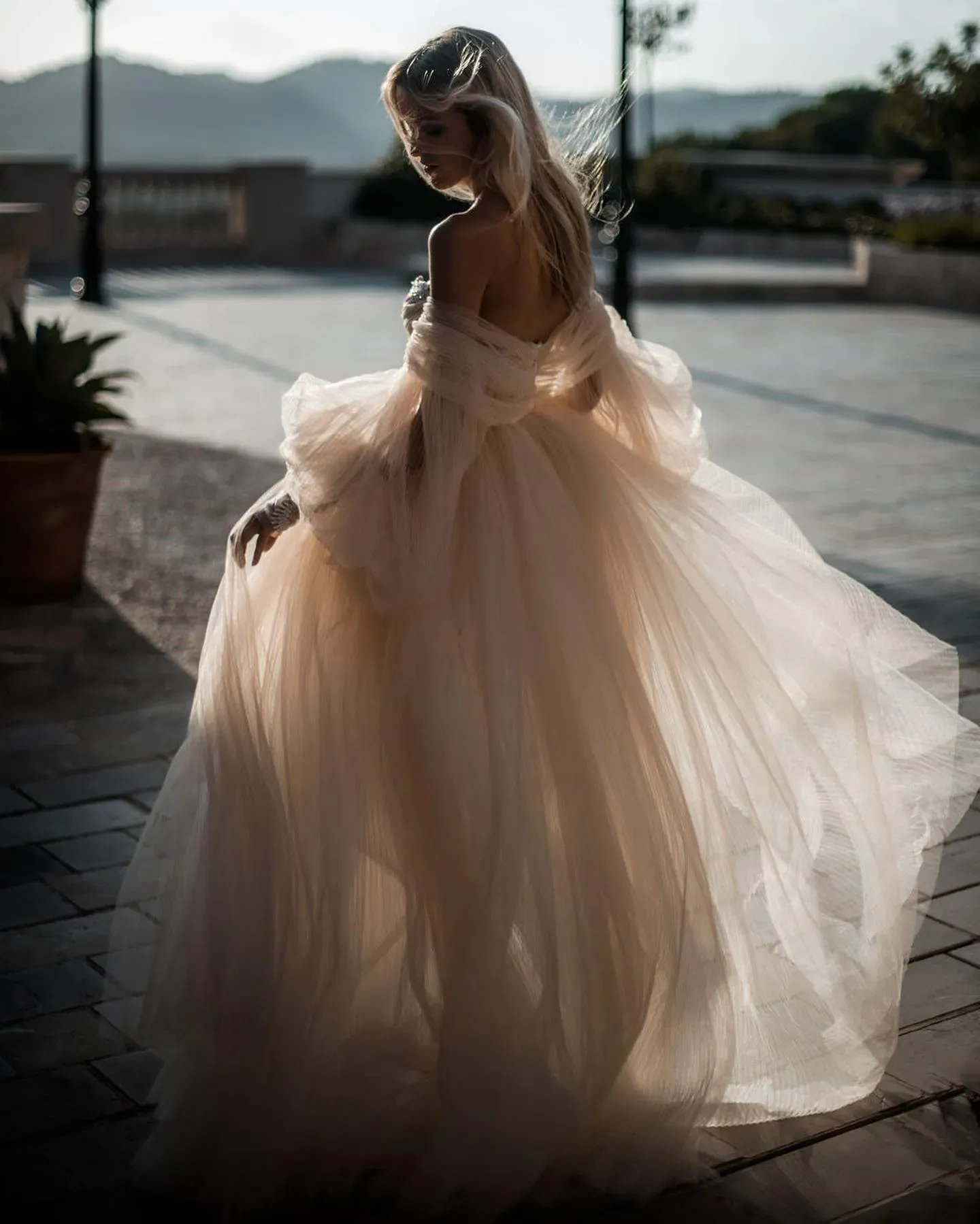 Exquisite Sweetheart Neckline Wedding Dresses Off The Shoulder Lace Appliques Sweep Train Bridal Gowns Vestido De Noiva