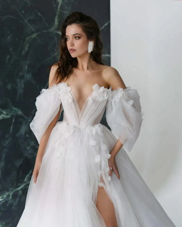 Graceful 3D FlowerWedding Dresses with Detachable Sleeves Wedding Gowns Sweetheart Bridal Dresses Open Back Appliqued