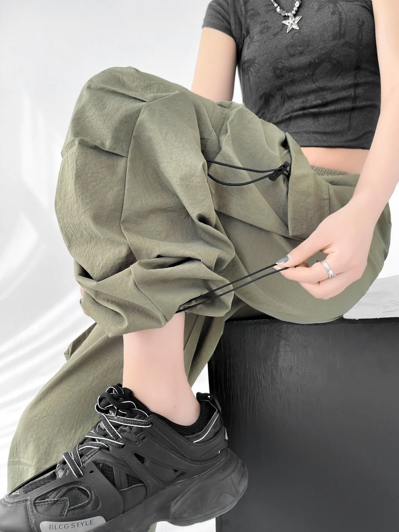 Lightweight and Solid Drawstring Waist Cargo Pants for Women
