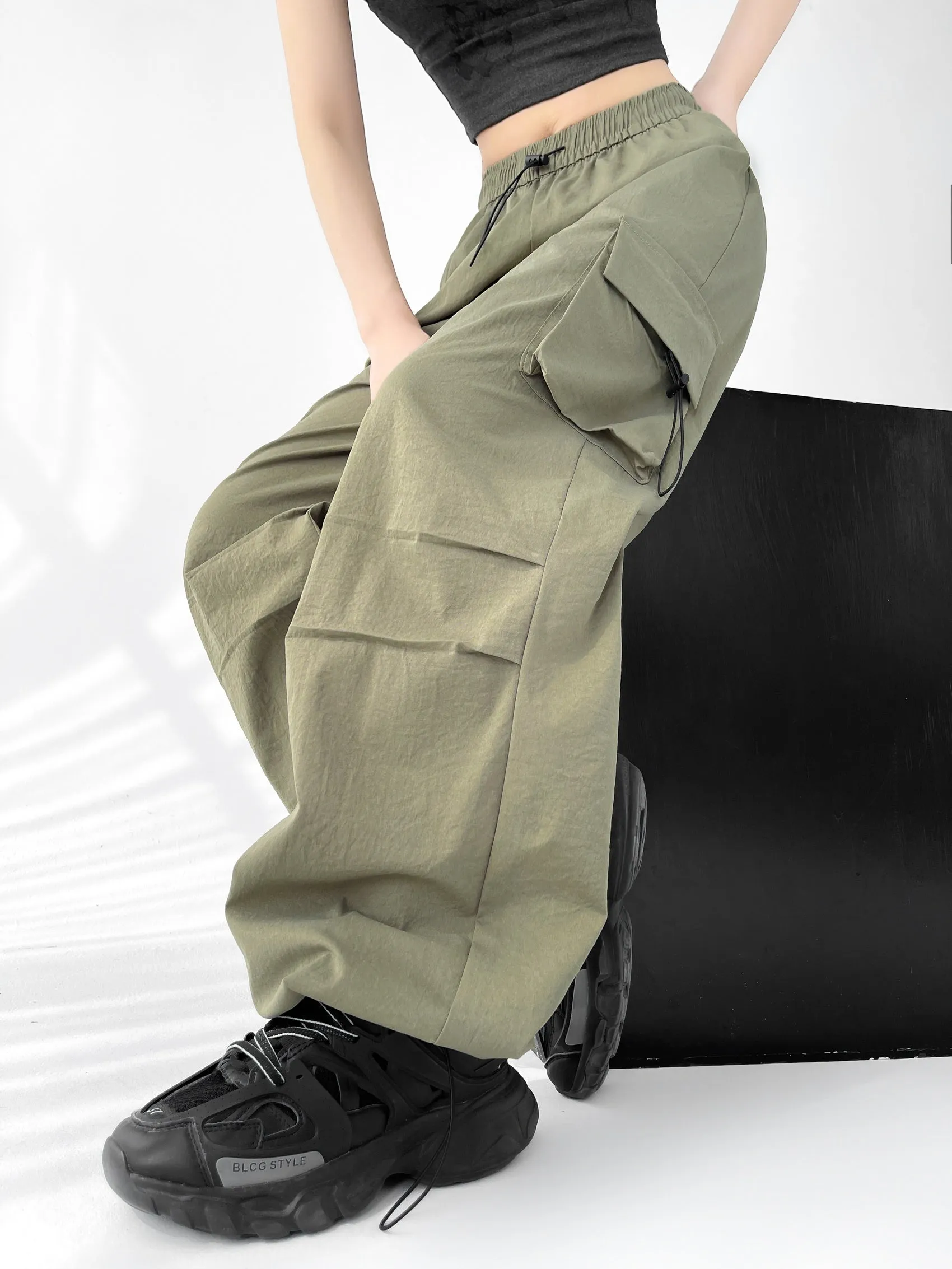 Lightweight and Solid Drawstring Waist Cargo Pants for Women