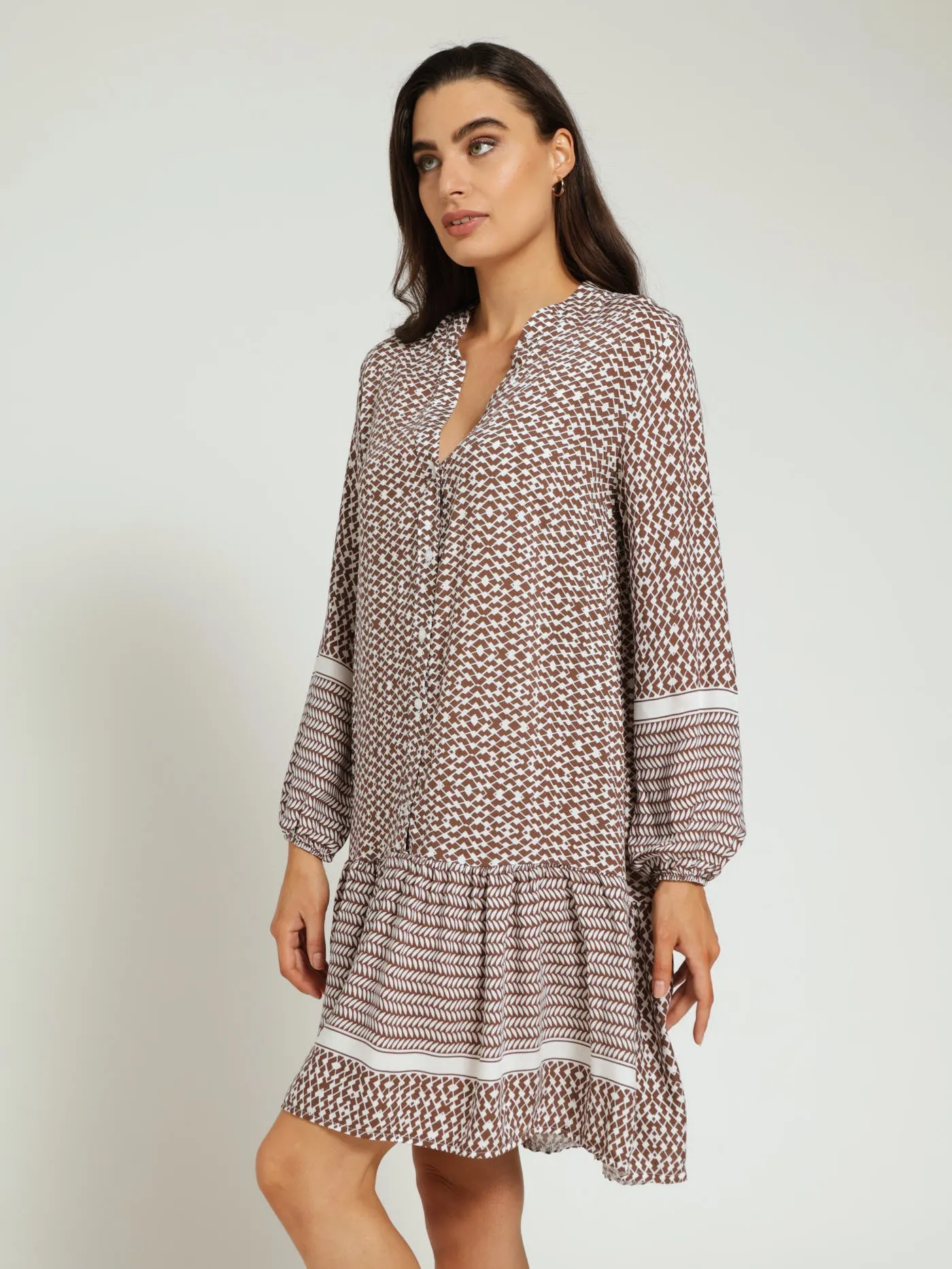 Long Sleeve Drop Hem Shift Dress - Brown/White