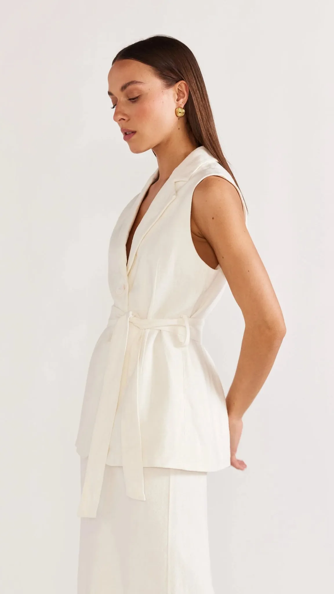 Mira Sleeveless Blazer