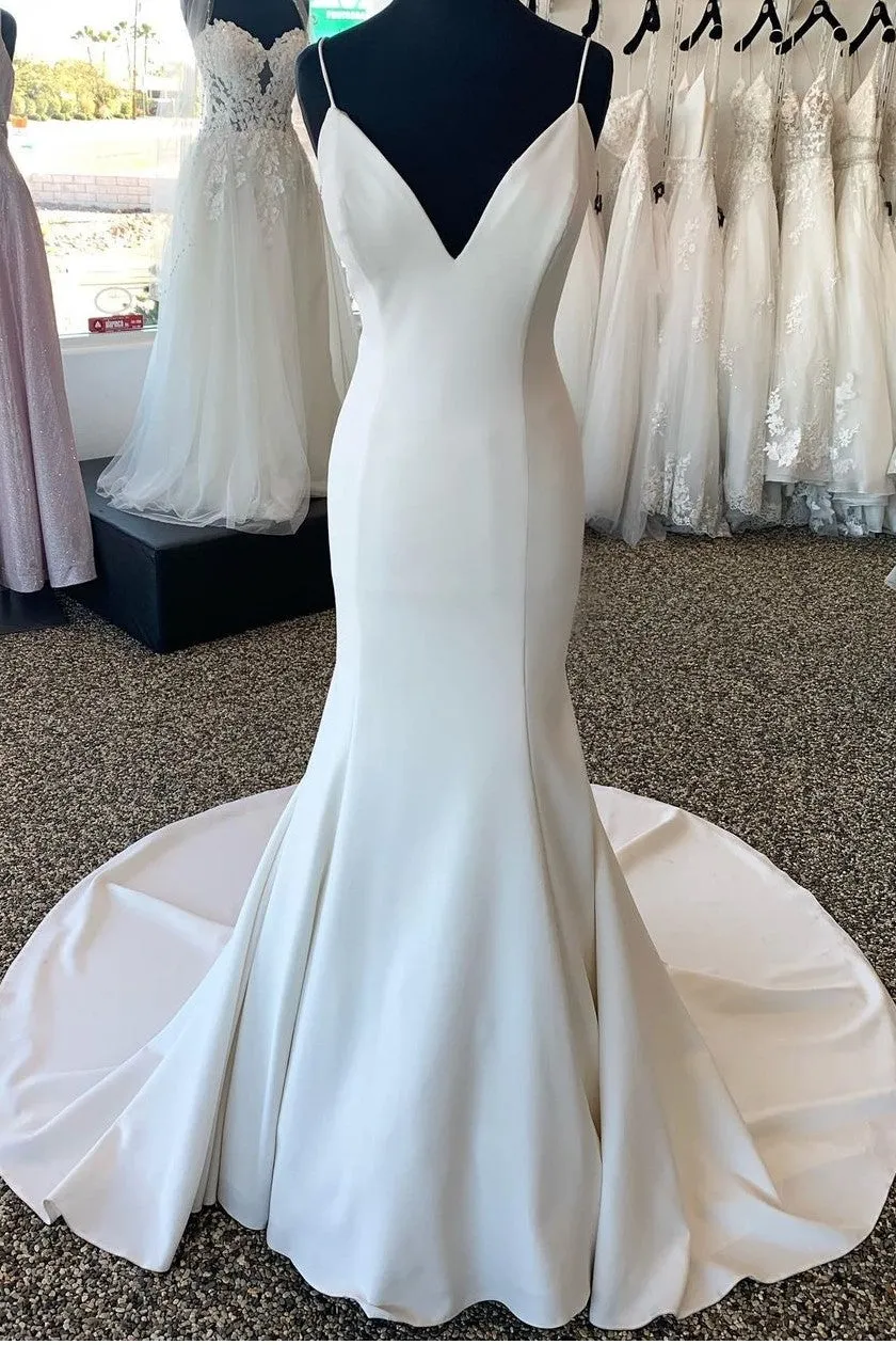 Plunging Neck Simple Bride Dresses with Thin Straps
