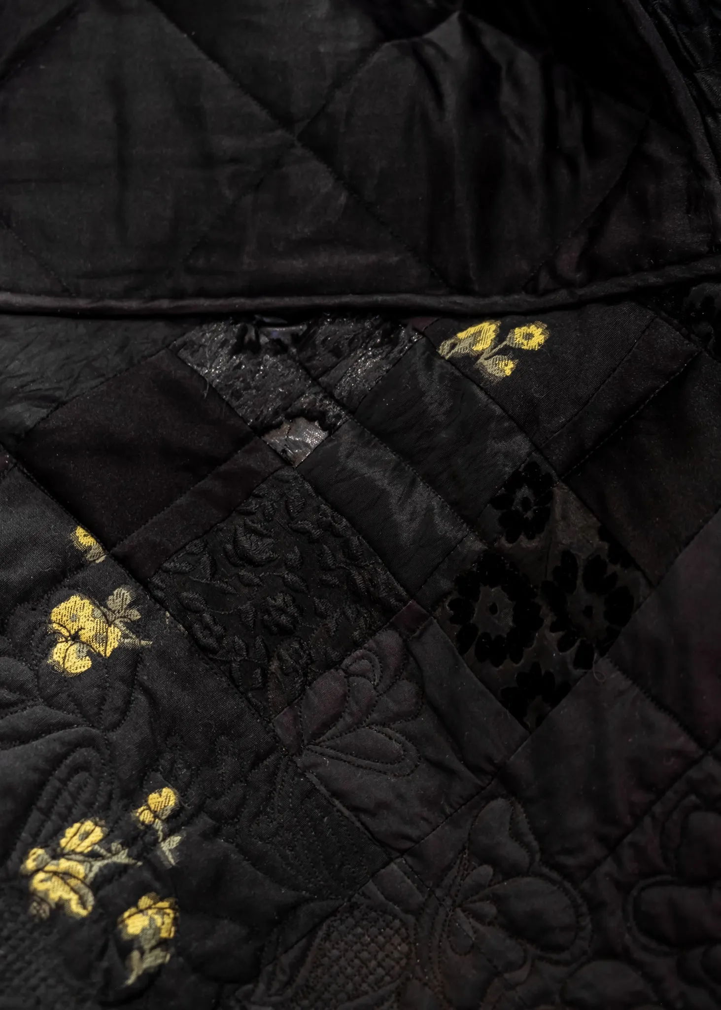 SELENA | PATCH. TOP ENCORE PATCHWORK | BLACK