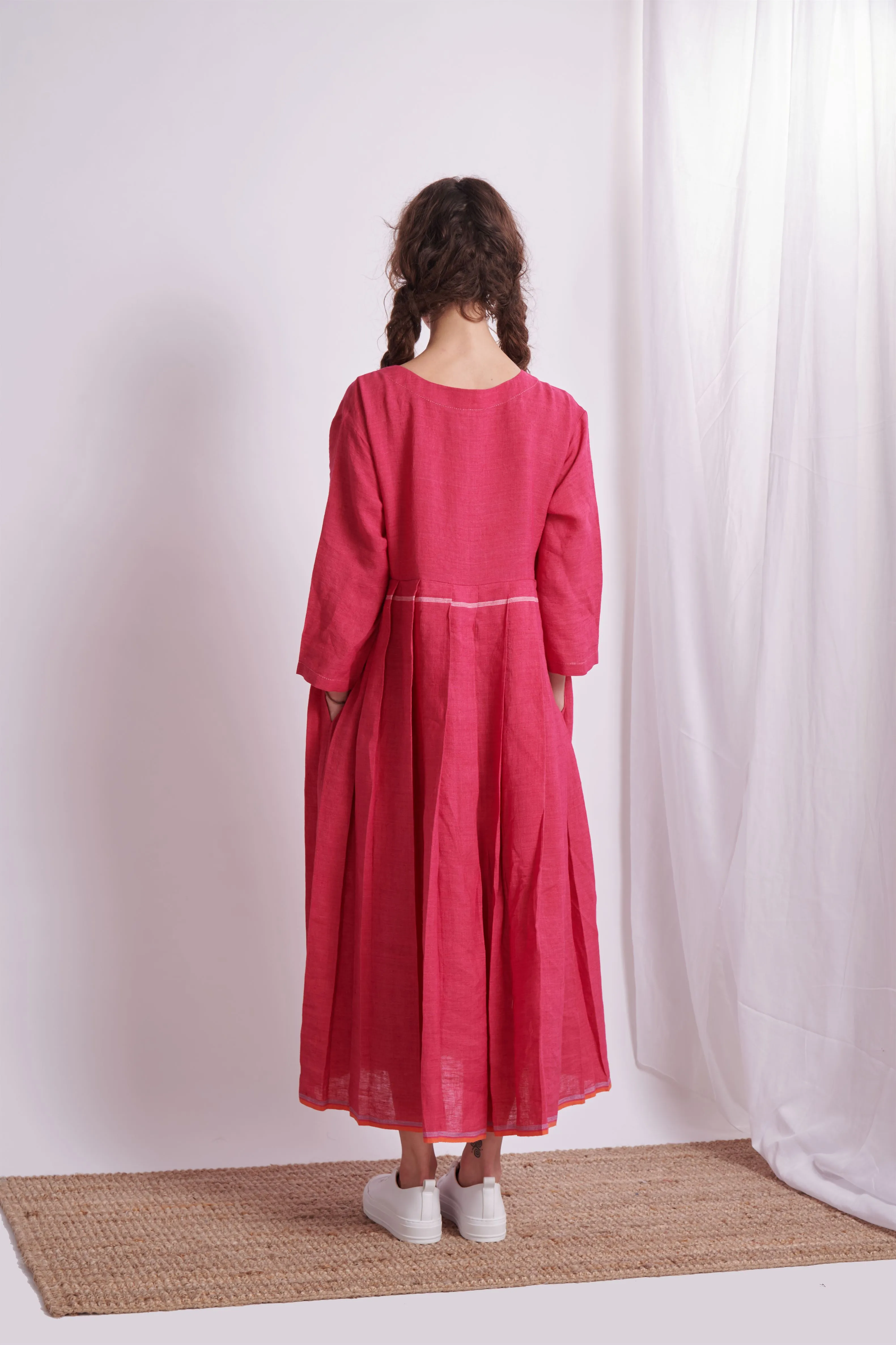 The Plavate I Soloslovo Do we really have to go? Linen Pink Daily Collection AW22-07